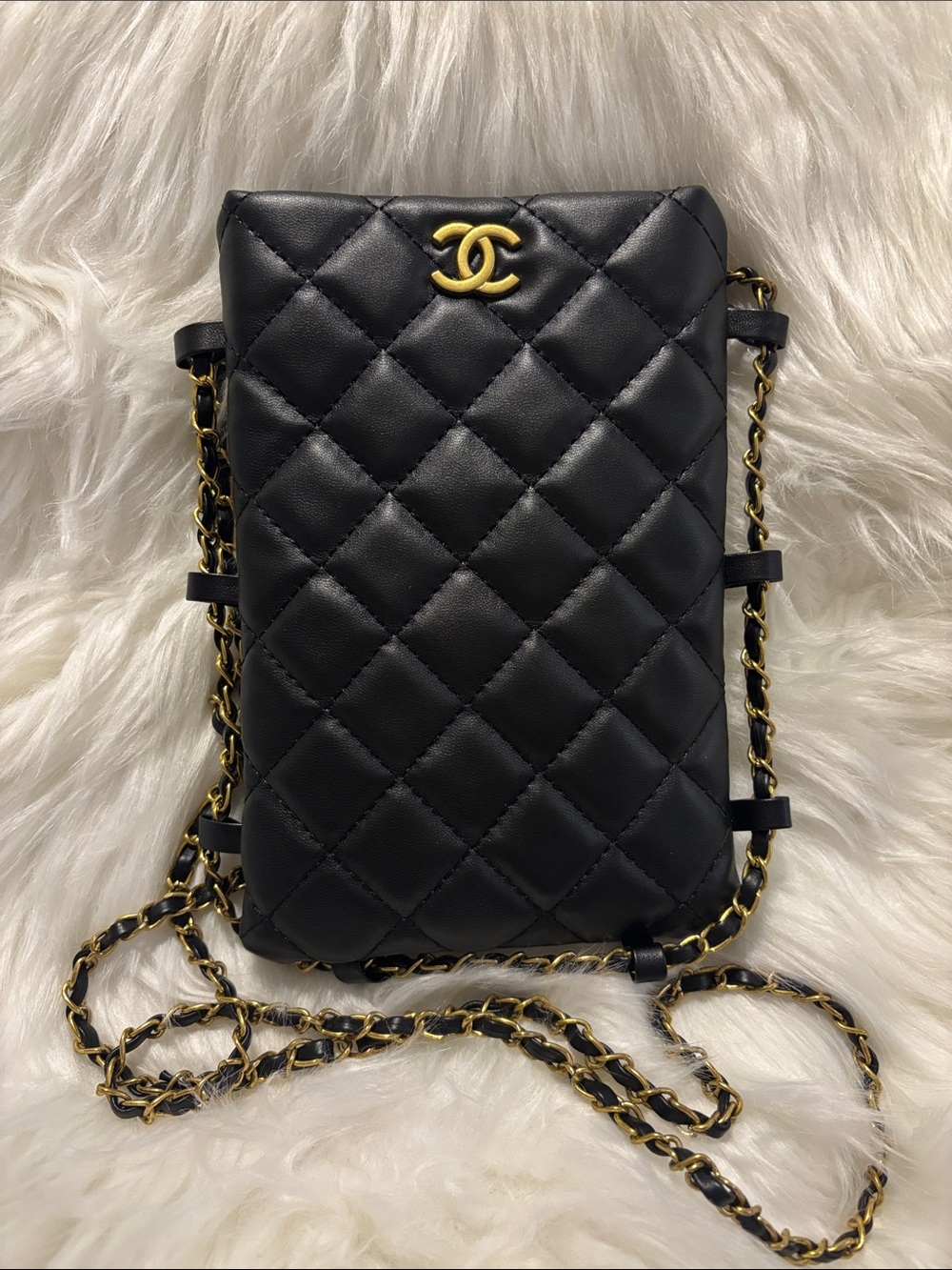 Chic Black Quilted Crossbody with Gold Chain Strap - Picture 2 of 8
